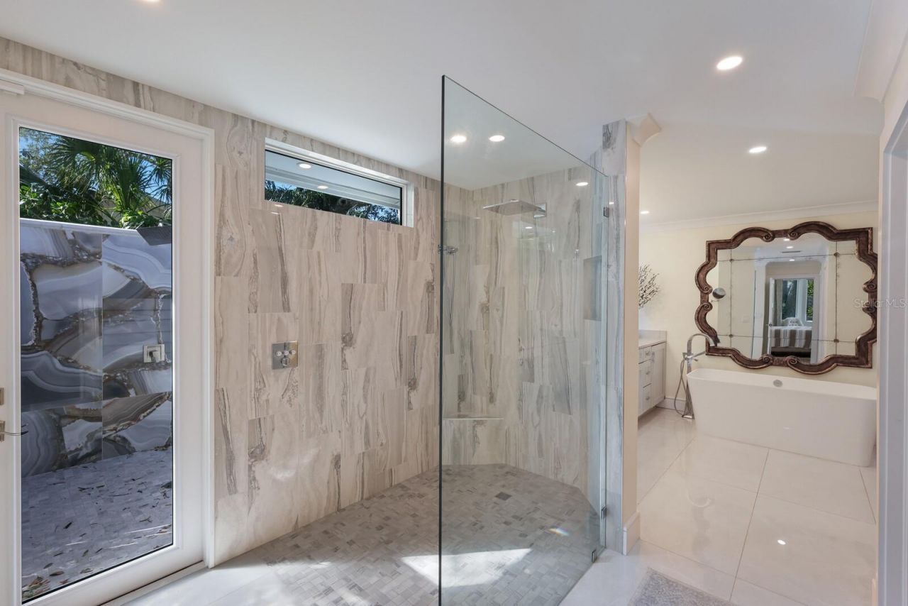 1253 N Basin Lane, Sarasota, FL 34242 Photo