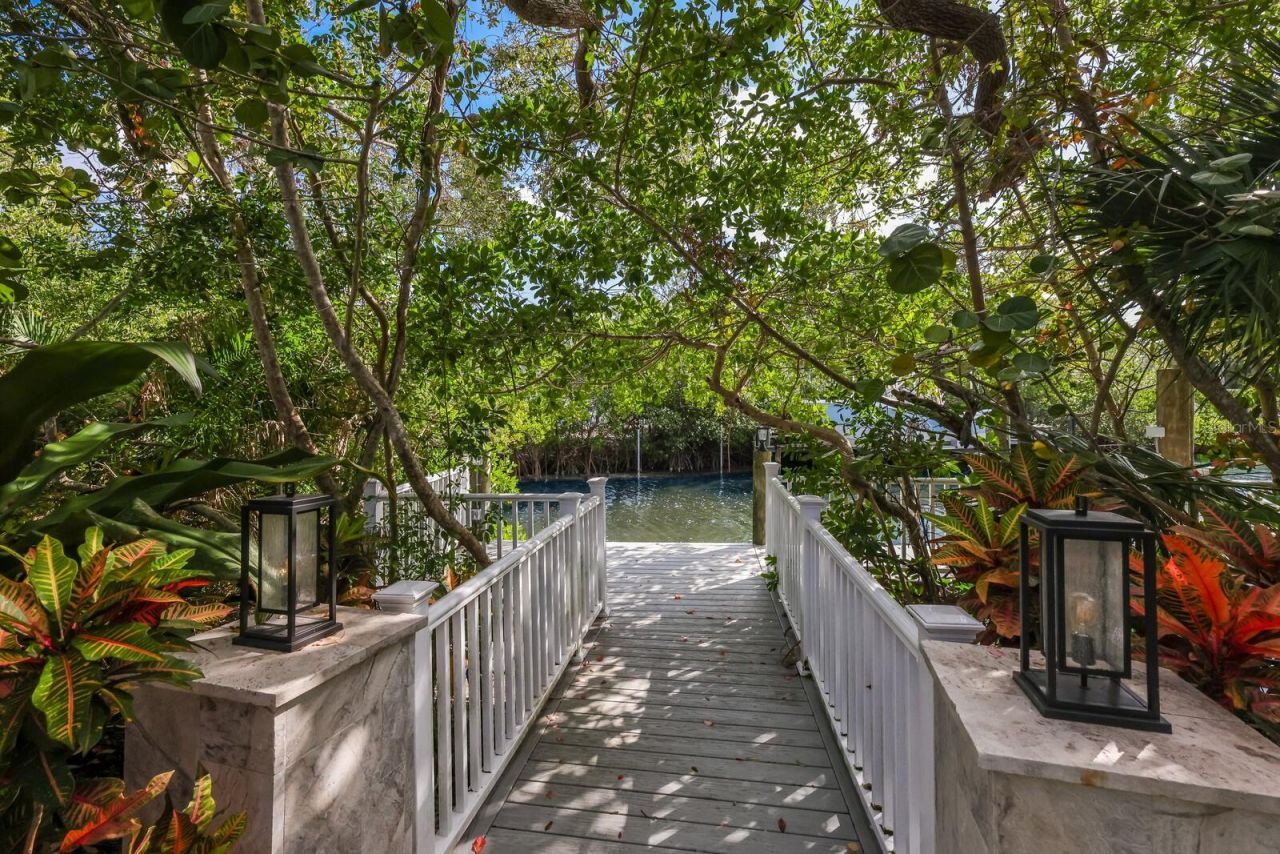 1253 N Basin Lane, Sarasota, FL 34242 Photo