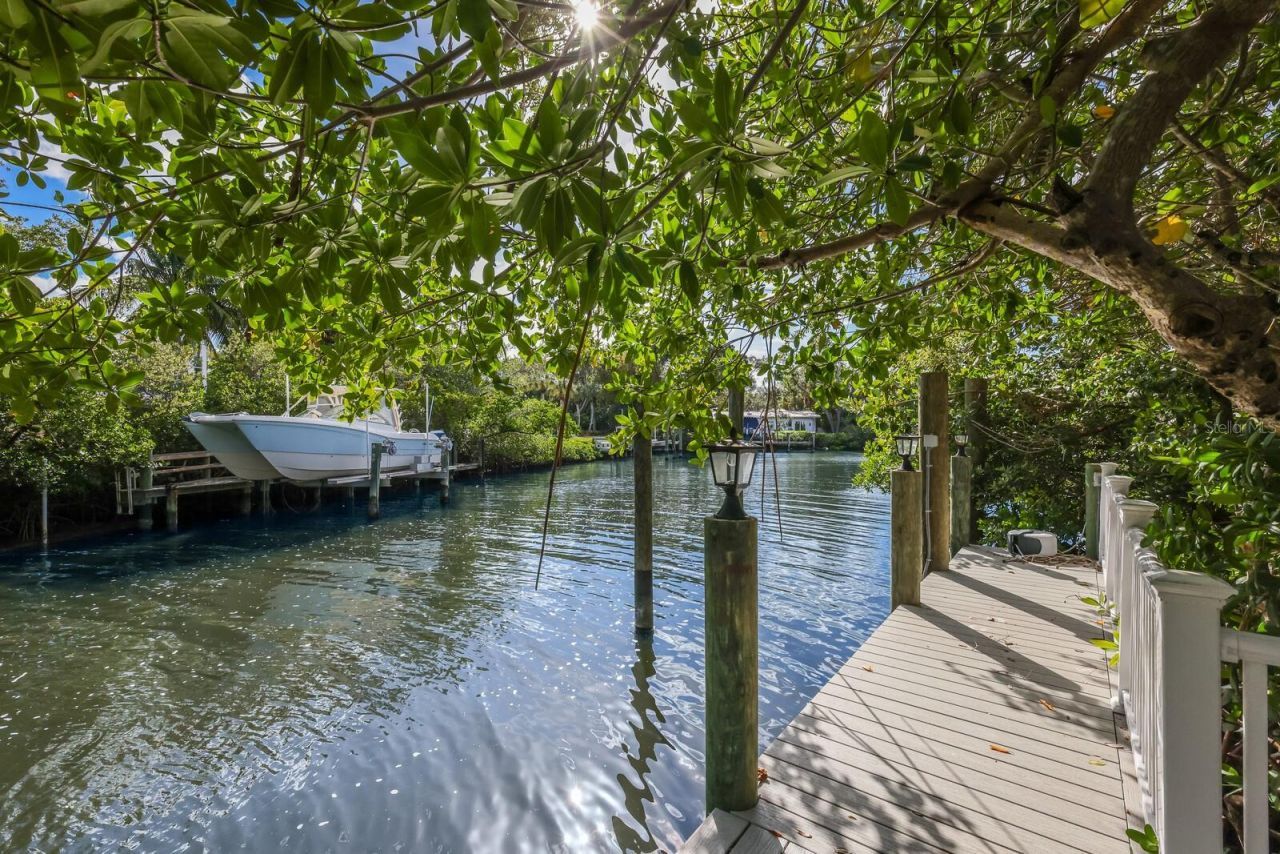 1253 N Basin Lane, Sarasota, FL 34242 Photo