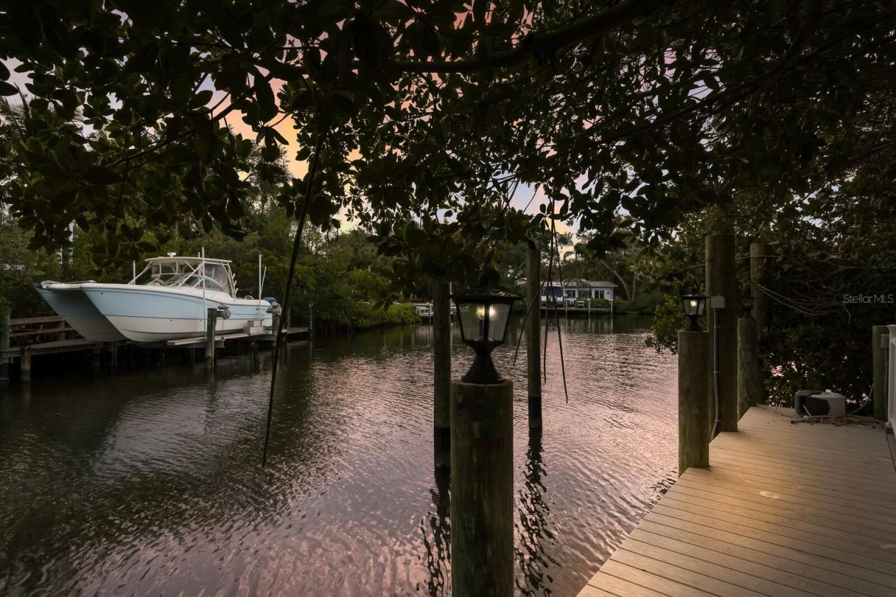 1253 N Basin Lane, Sarasota, FL 34242 Photo