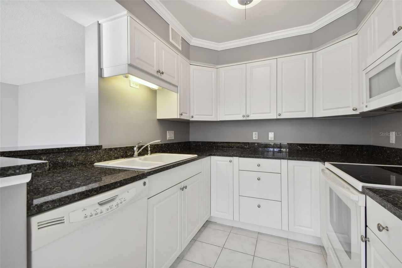 350 79th Avenue N, Unit 108, Saint Petersburg, FL 33702 Photo