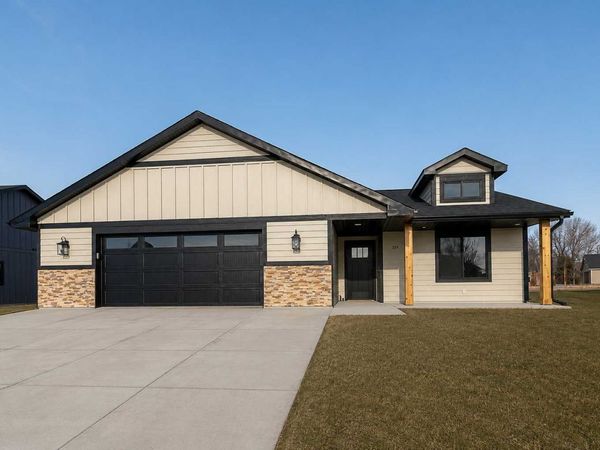 309 Pinehurst Drive, Mankato, MN 56001
