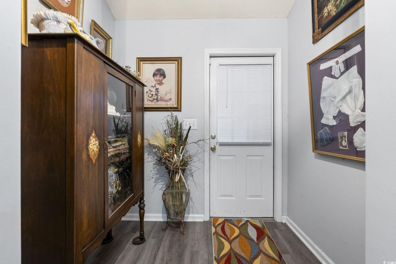 353 Worthington Circle Photo 16