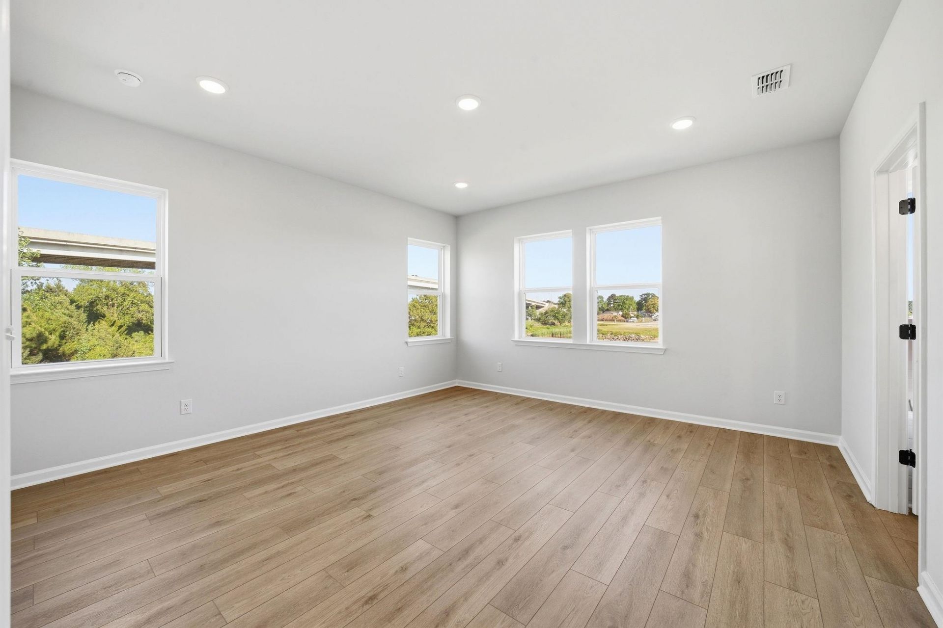 1008 Triton Ave. Photo 31