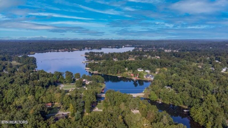 1564 E Cherokee Rd, Crossville, TN 38572 Main Photo