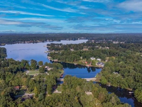 1564 E Cherokee Rd, Crossville, TN 38572