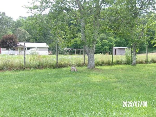 210 Ennic Road, Eccles, WV 25836