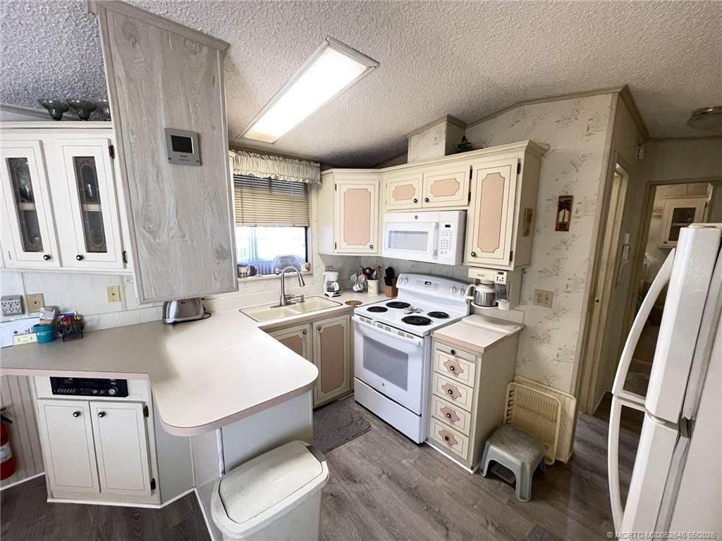 943 Nettles Boulevard, Jensen Beach, FL 34957 Photo