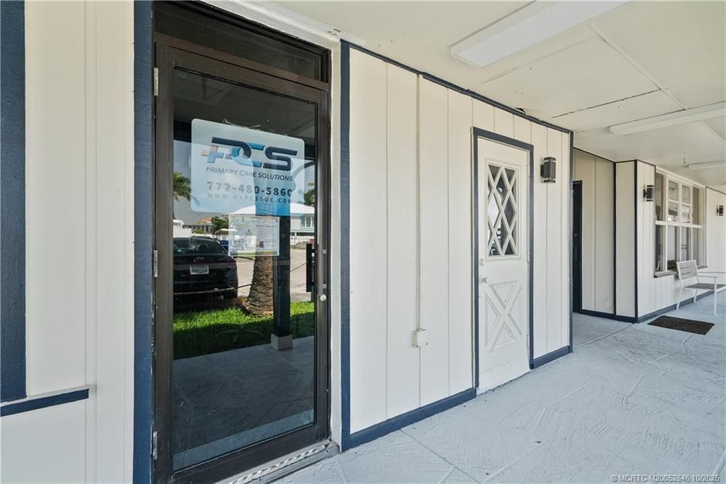 943 Nettles Boulevard, Jensen Beach, FL 34957 Photo