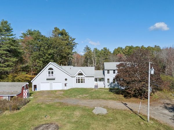 17 Chestnut Drive, Topsham, ME 04086