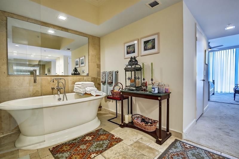 333 Las Olas Way, Unit 2303, Fort Lauderdale, FL 33301 Photo