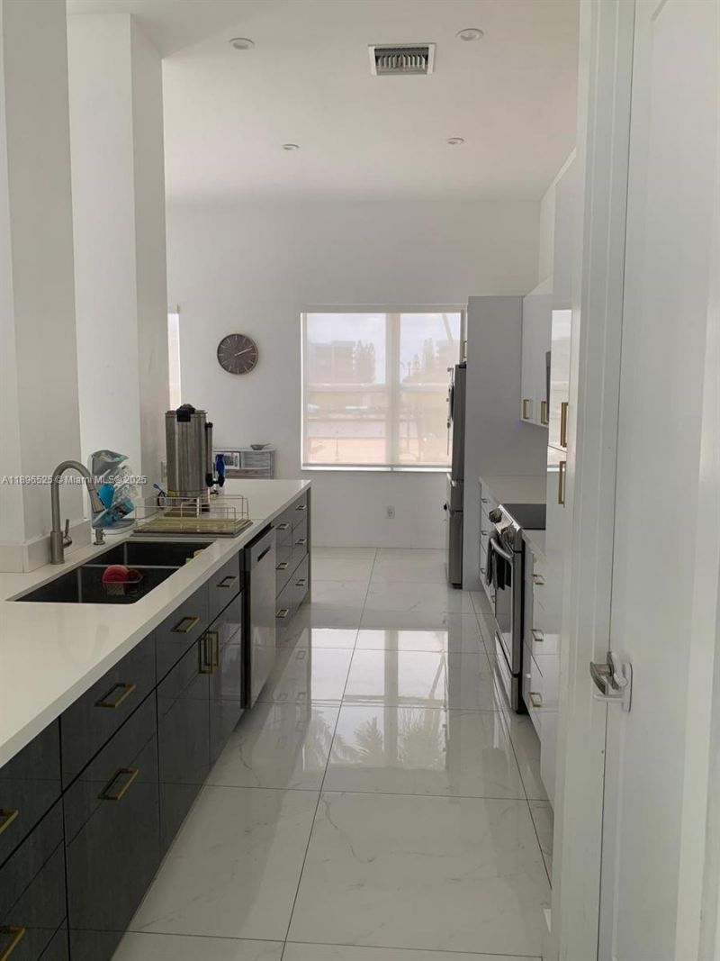 2751 S Ocean Dr, Unit 208N, Hollywood, FL 33019 Photo