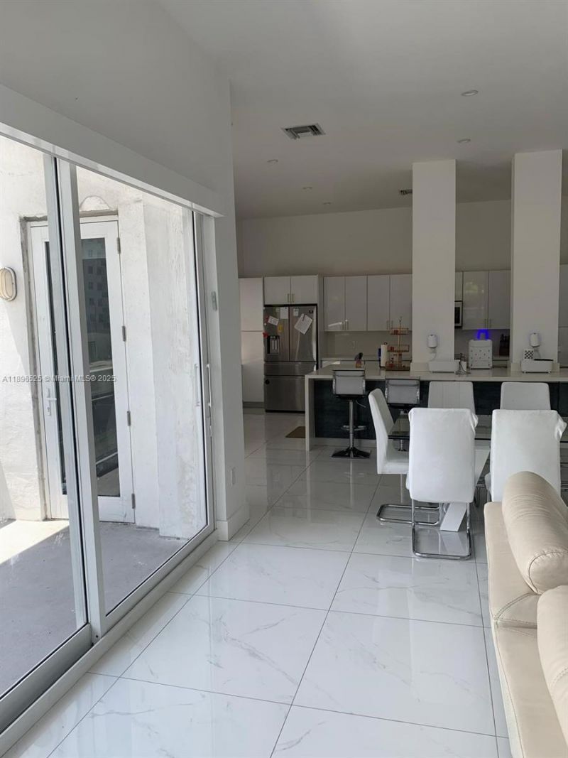 2751 S Ocean Dr, Unit 208N, Hollywood, FL 33019 Photo