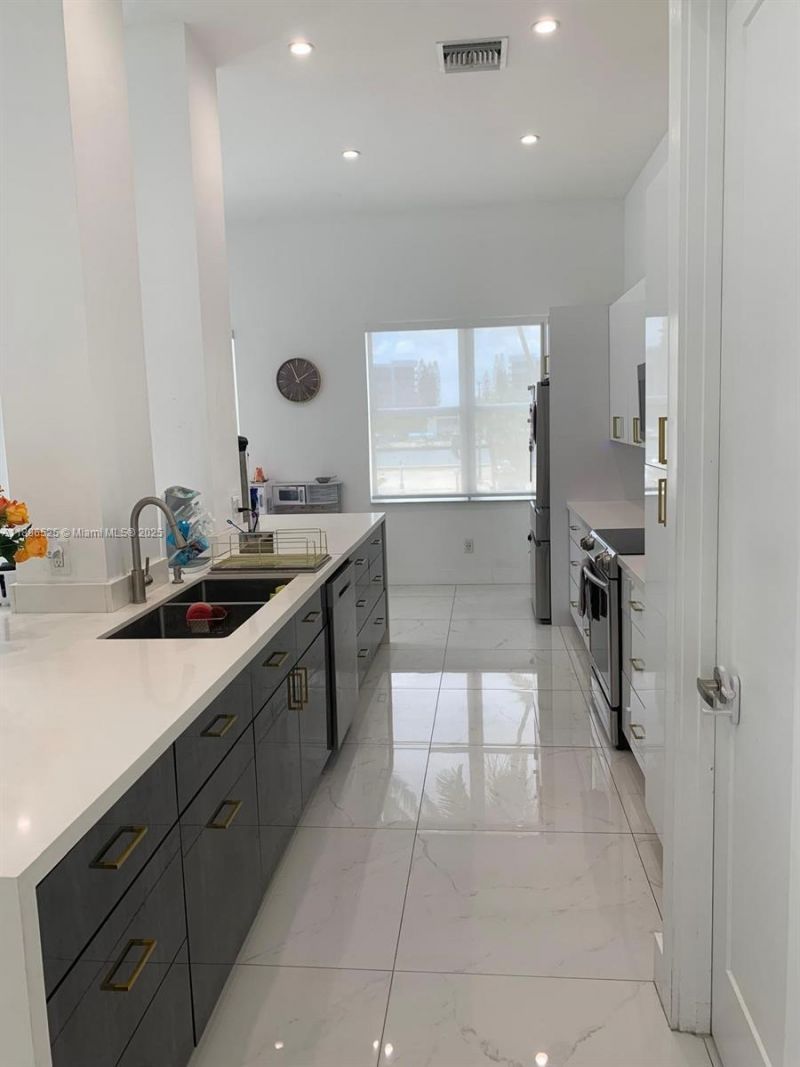 2751 S Ocean Dr, Unit 208N, Hollywood, FL 33019 Photo