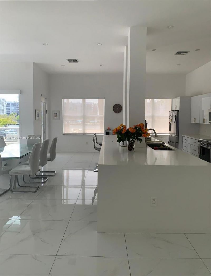 2751 S Ocean Dr, Unit 208N, Hollywood, FL 33019 Photo