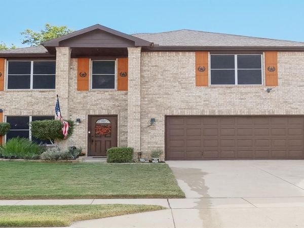 8452 Hawkview Drive, Fort Worth, TX 76179