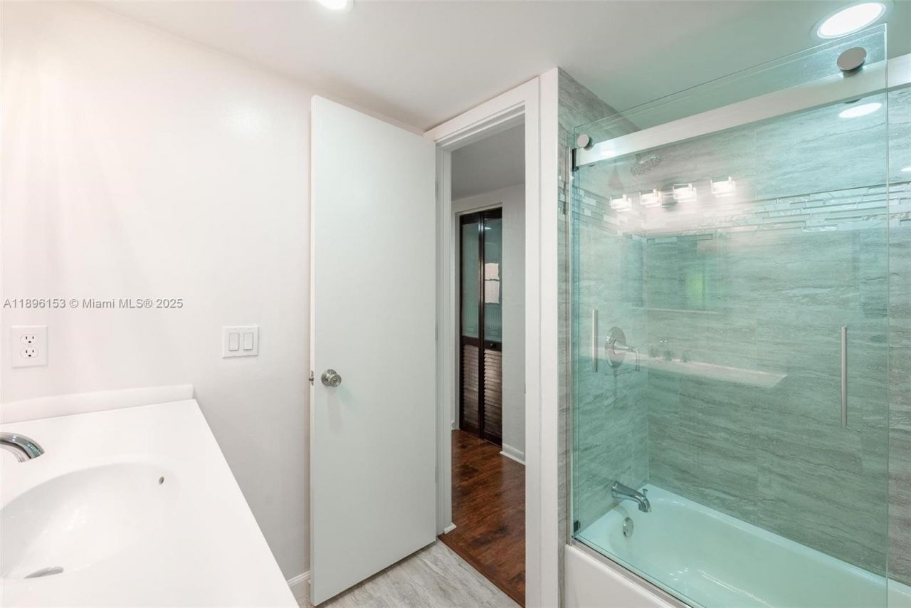 8901 N New River Canal Rd, Unit 14W, Plantation, FL 33324 Photo