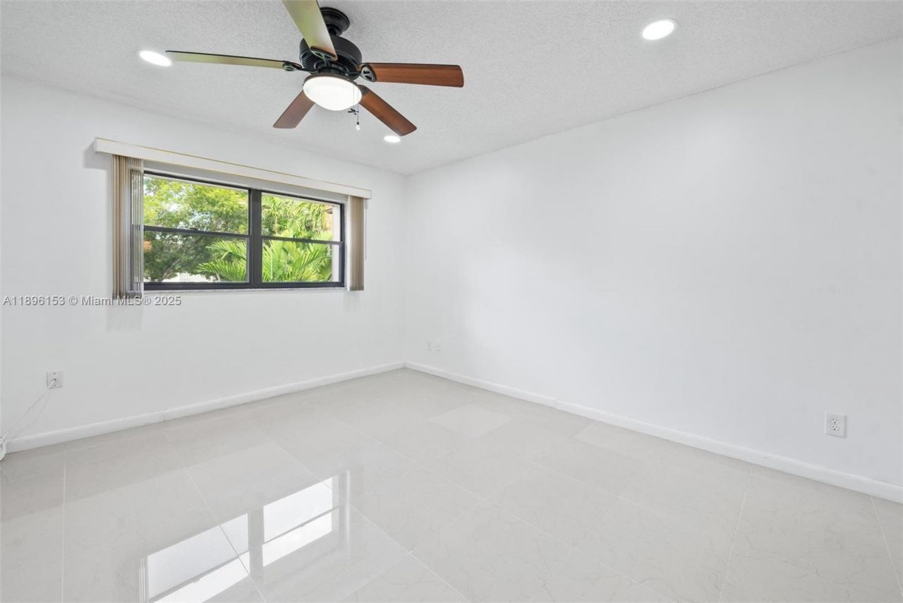 8901 N New River Canal Rd, Unit 14W, Plantation, FL 33324 Photo