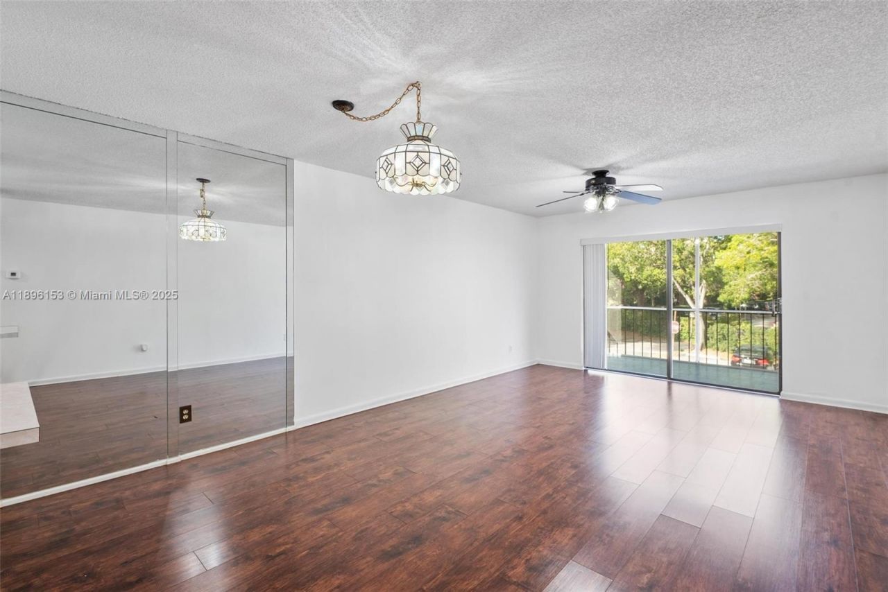 8901 N New River Canal Rd, Unit 14W, Plantation, FL 33324 Photo