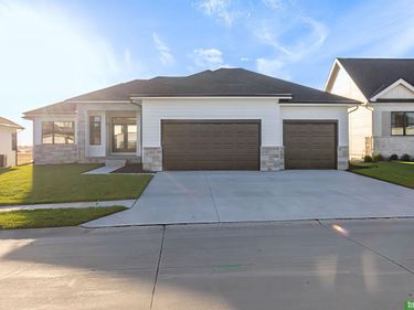 5414 N 212th Street, Elkhorn, NE 68022