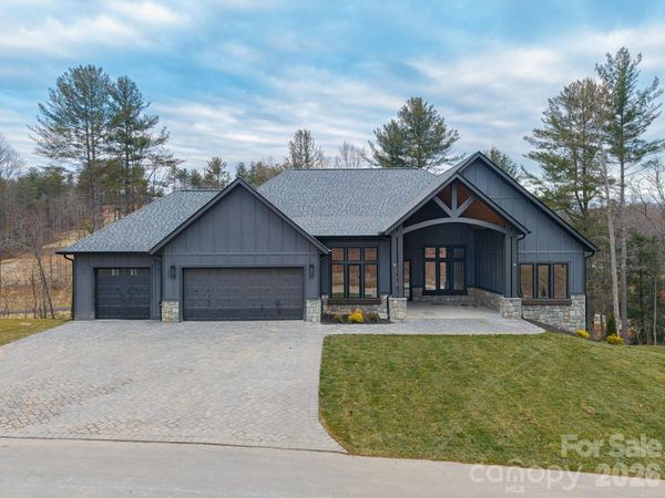 132 Sunridge Avenue , Horse Shoe, NC 28742