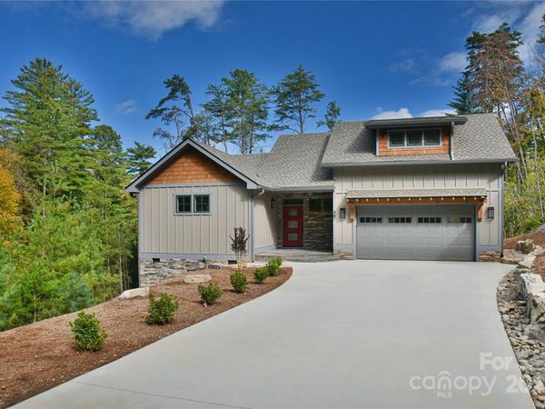 48 Crossings Circle, Fairview, NC 28730