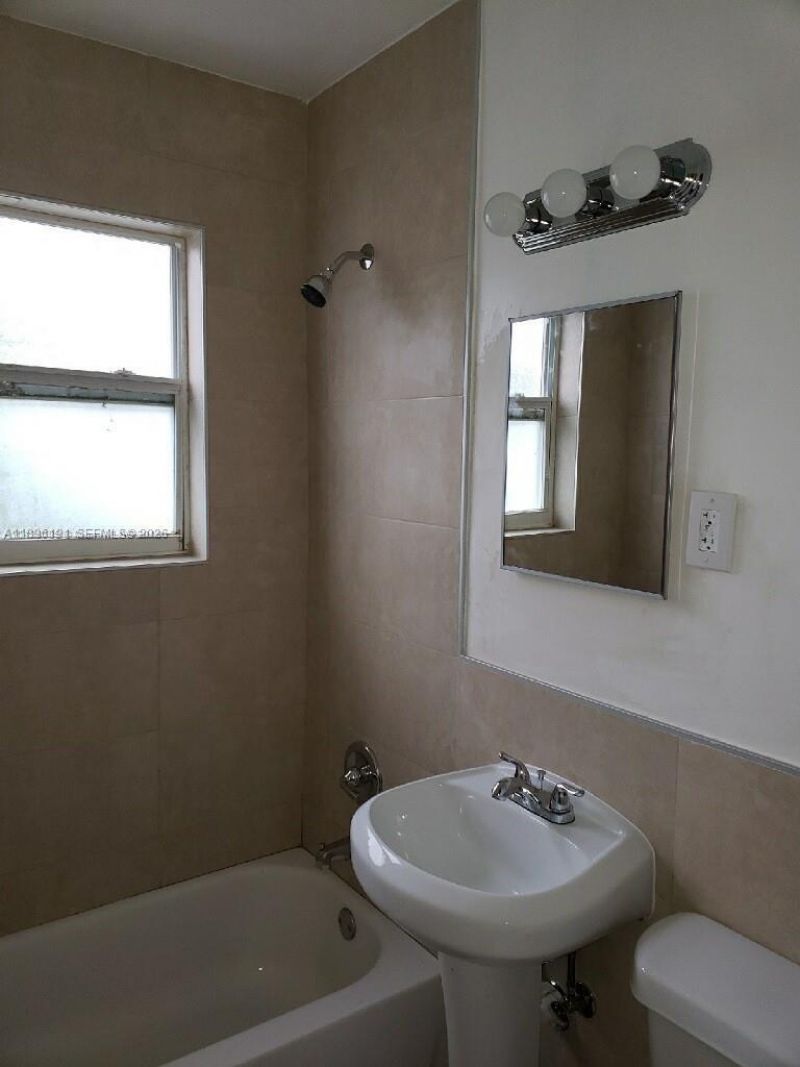 845 Michigan Ave, Miami Beach, FL 33139 Photo