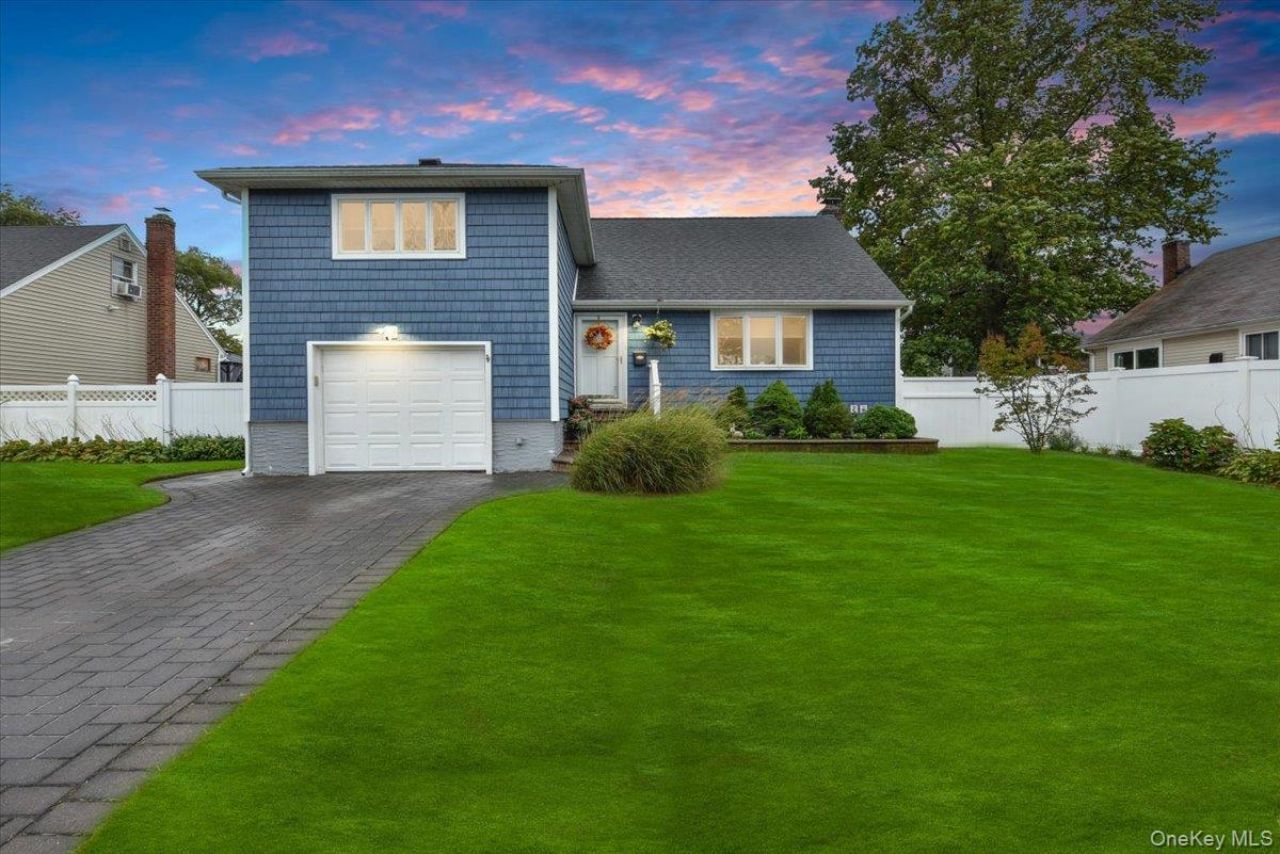 33 Ford Drive S, Massapequa, NY 11758 Main Photo