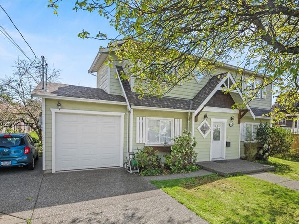 2901 Harriet Rd, Victoria, BC V8T 4N4