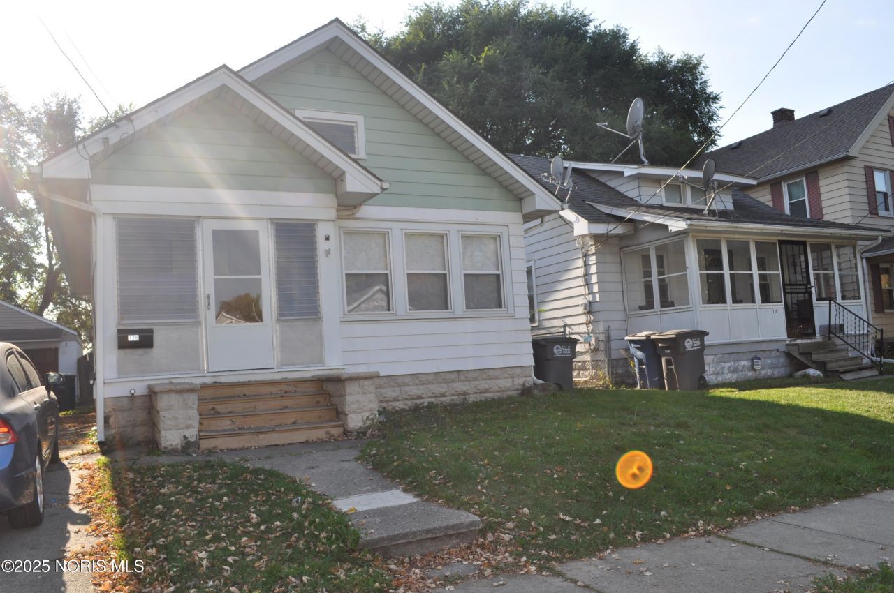 128 Carbon Street, Toledo, OH 43605 Main Photo