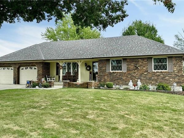 904 Lake Manor Drive, Trenton, MO 64683