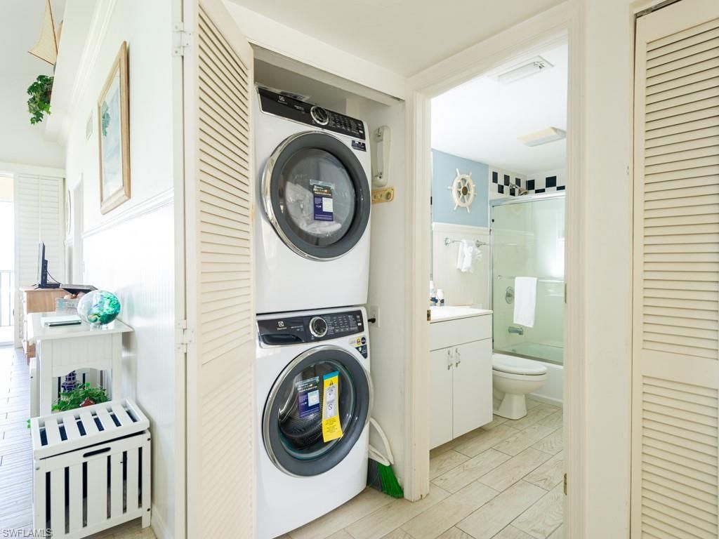 255 Periwinkle Way, Unit 6-C, Sanibel, FL 33957 Photo