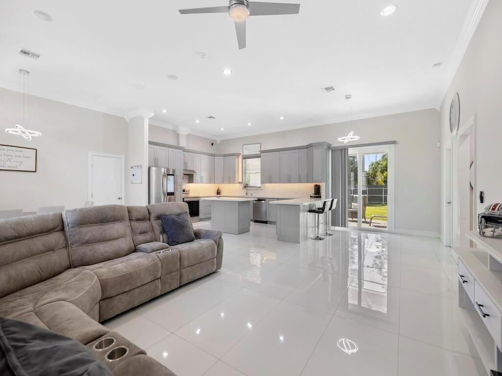 914 SW Mccracken Avenue, Port Saint Lucie, FL 34953 Photo