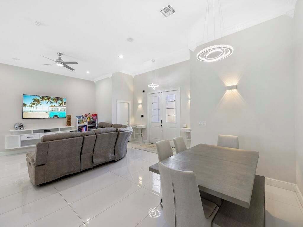 914 SW Mccracken Avenue, Port Saint Lucie, FL 34953 Photo