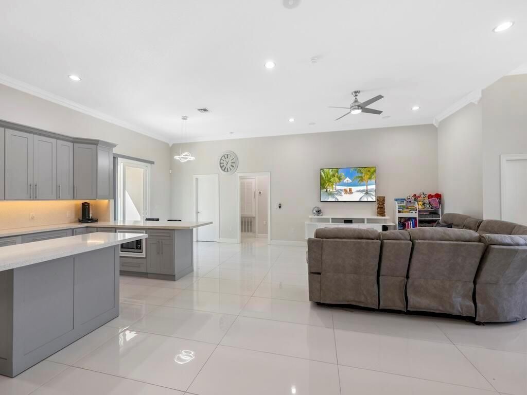 914 SW Mccracken Avenue, Port Saint Lucie, FL 34953 Photo