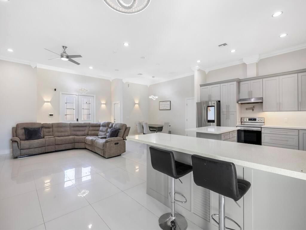 914 SW Mccracken Avenue, Port Saint Lucie, FL 34953 Photo