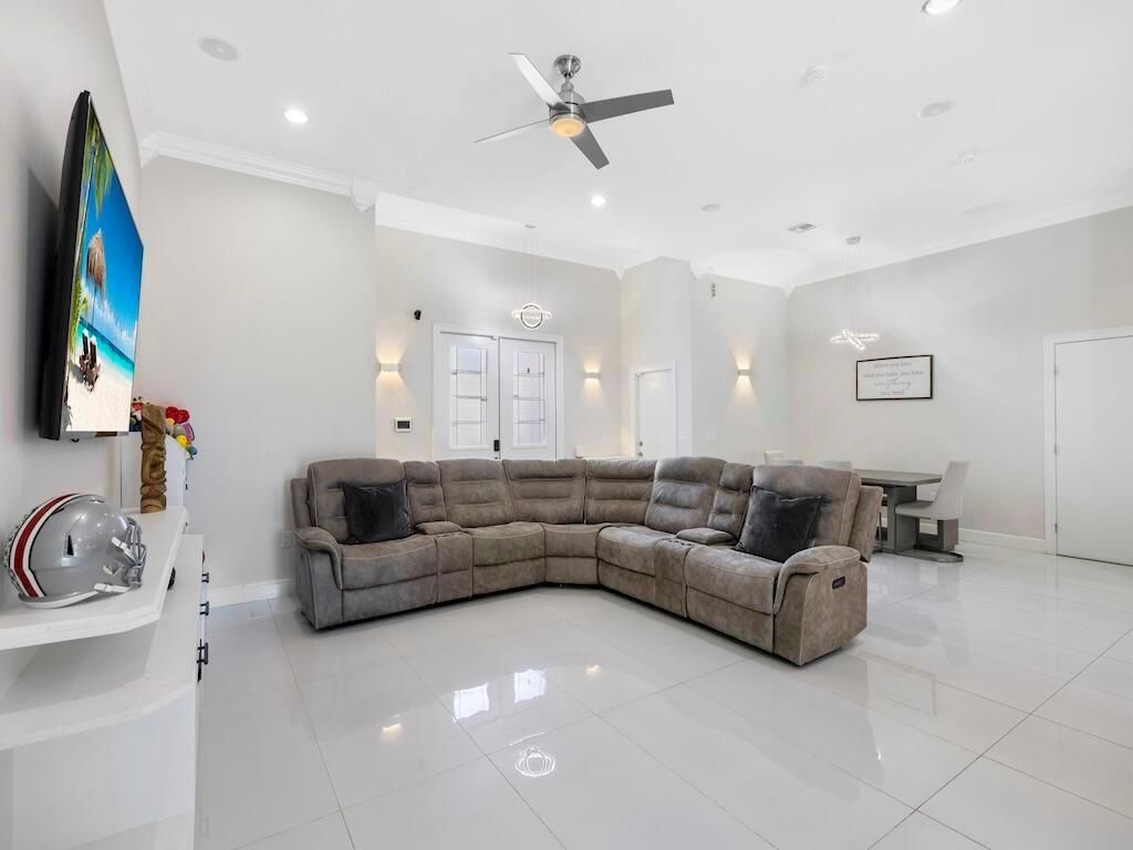 914 SW Mccracken Avenue, Port Saint Lucie, FL 34953 Photo