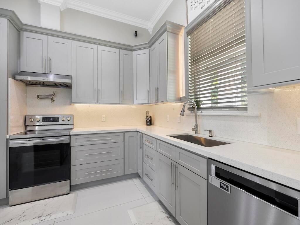 914 SW Mccracken Avenue, Port Saint Lucie, FL 34953 Photo