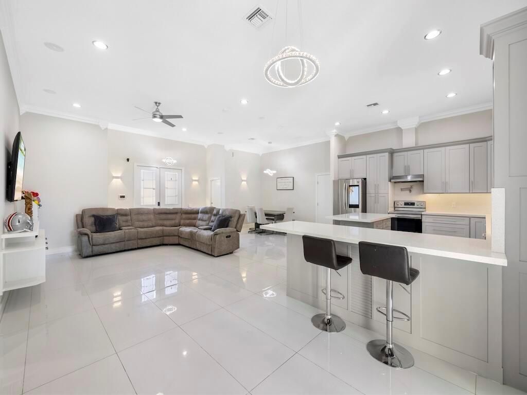 914 SW Mccracken Avenue, Port Saint Lucie, FL 34953 Photo