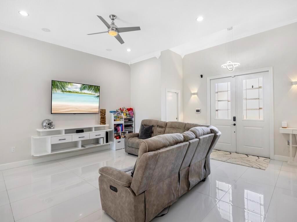 914 SW Mccracken Avenue, Port Saint Lucie, FL 34953 Photo