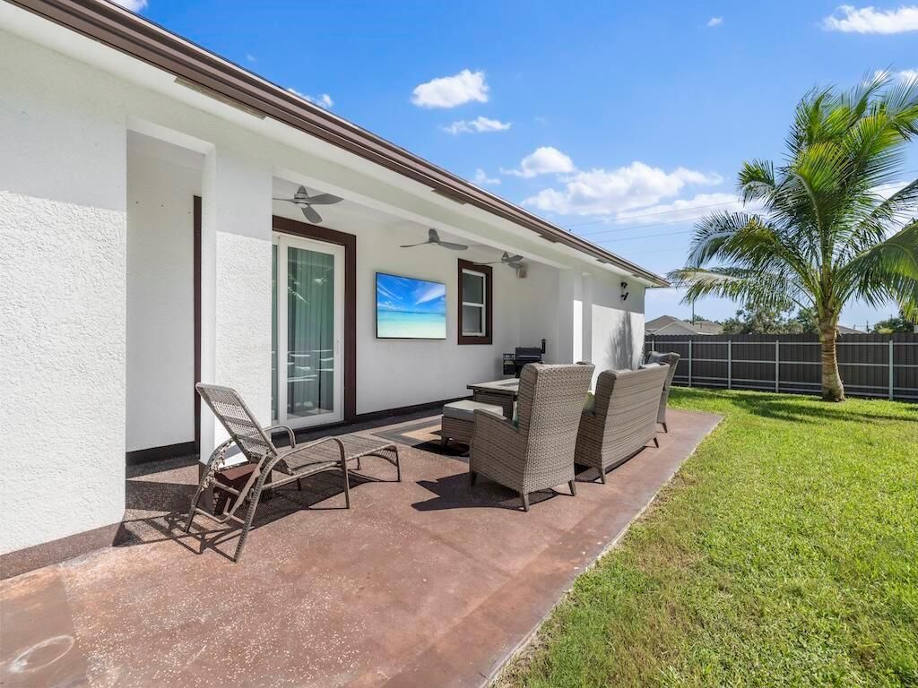 914 SW Mccracken Avenue, Port Saint Lucie, FL 34953 Photo