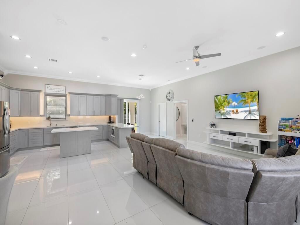 914 SW Mccracken Avenue, Port Saint Lucie, FL 34953 Photo