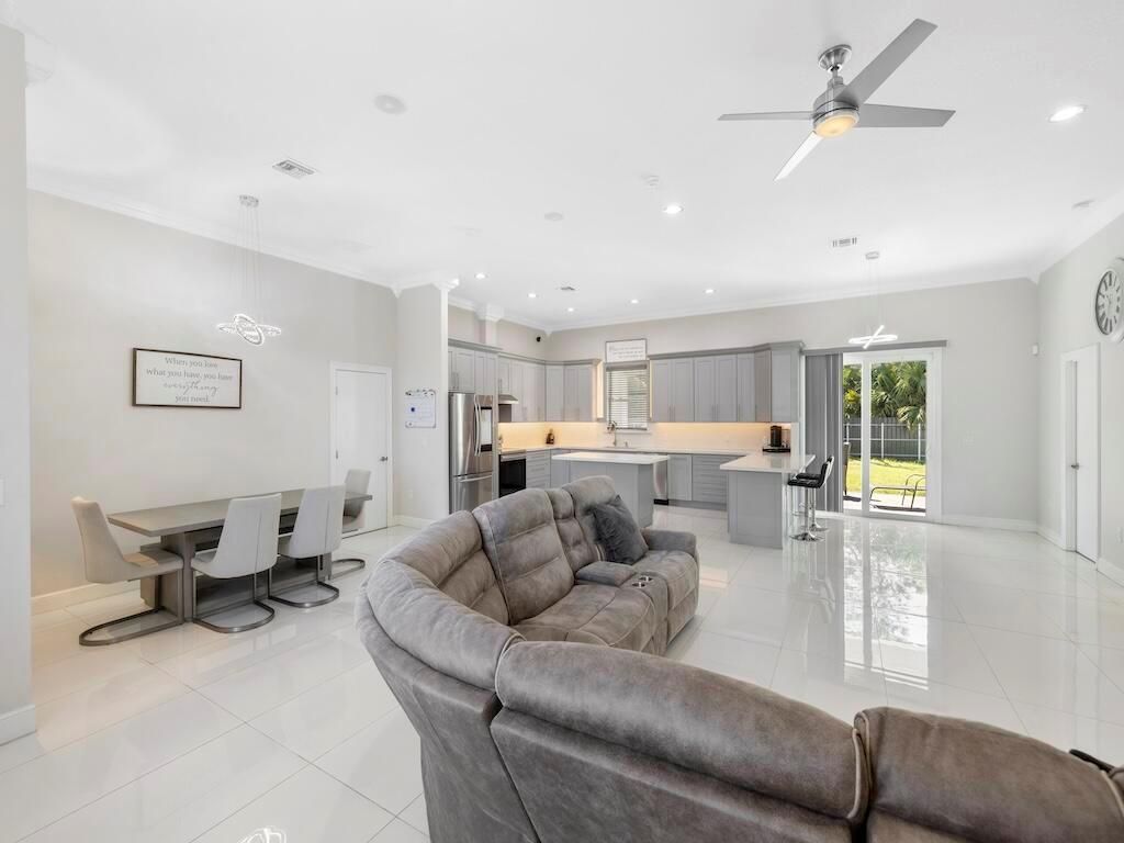 914 SW Mccracken Avenue, Port Saint Lucie, FL 34953 Photo