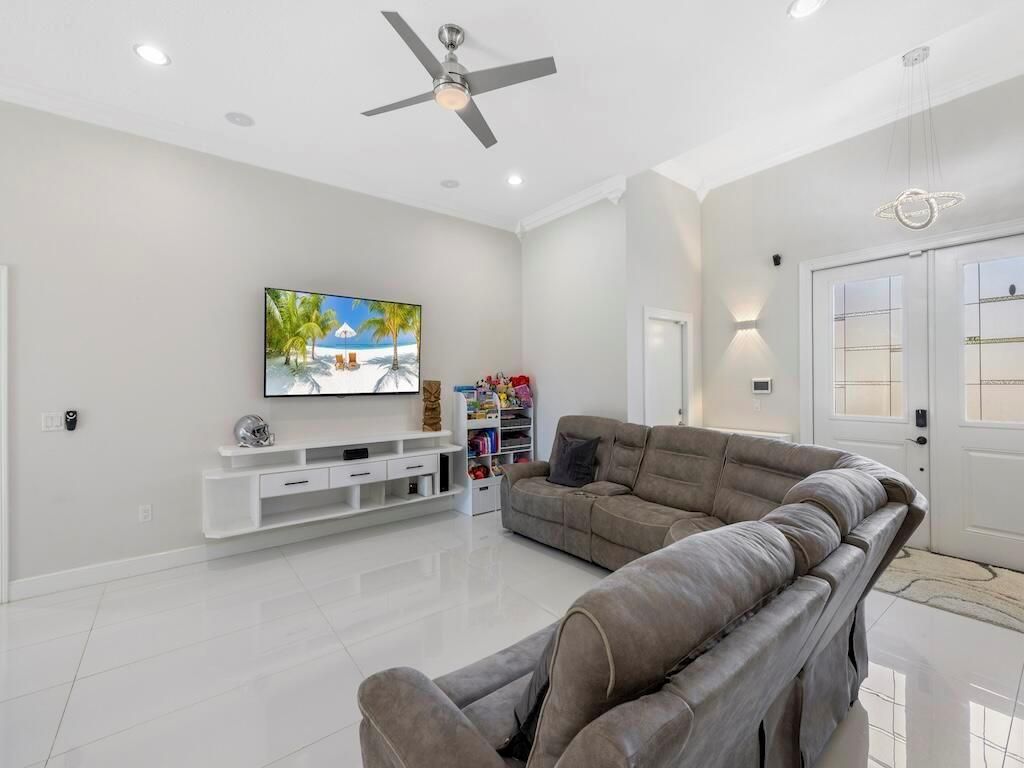 914 SW Mccracken Avenue, Port Saint Lucie, FL 34953 Photo