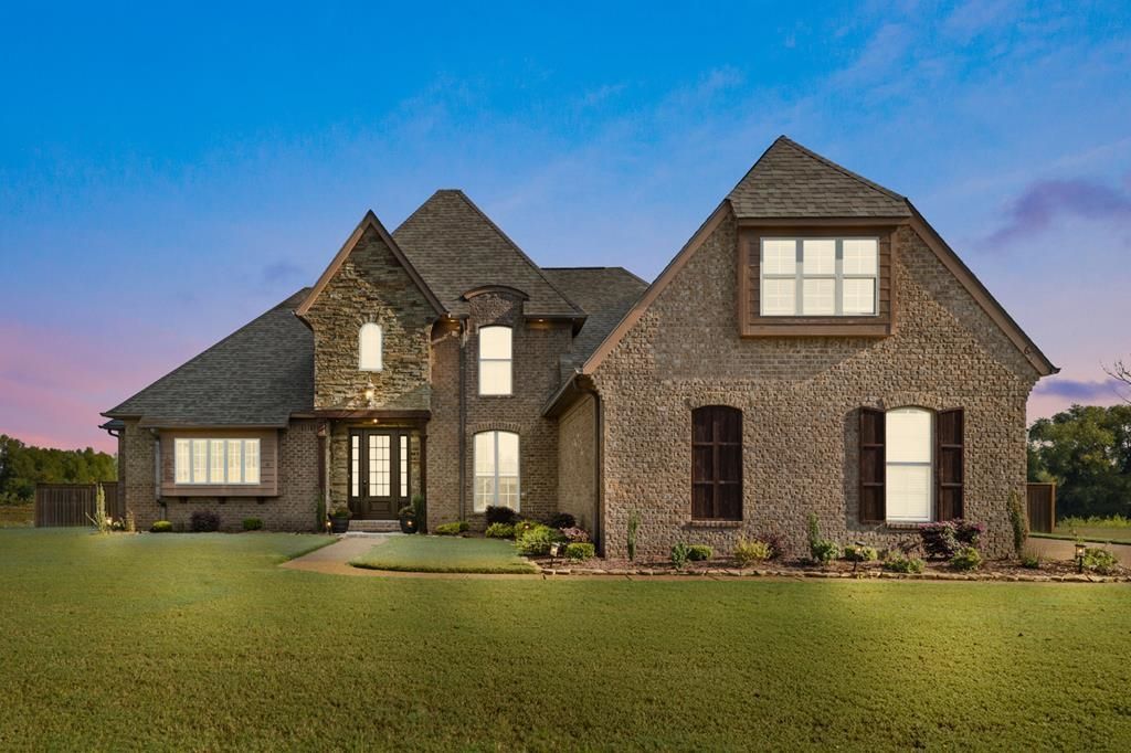 694 Riverwest Cir, Marion, AR 72364 Main Photo