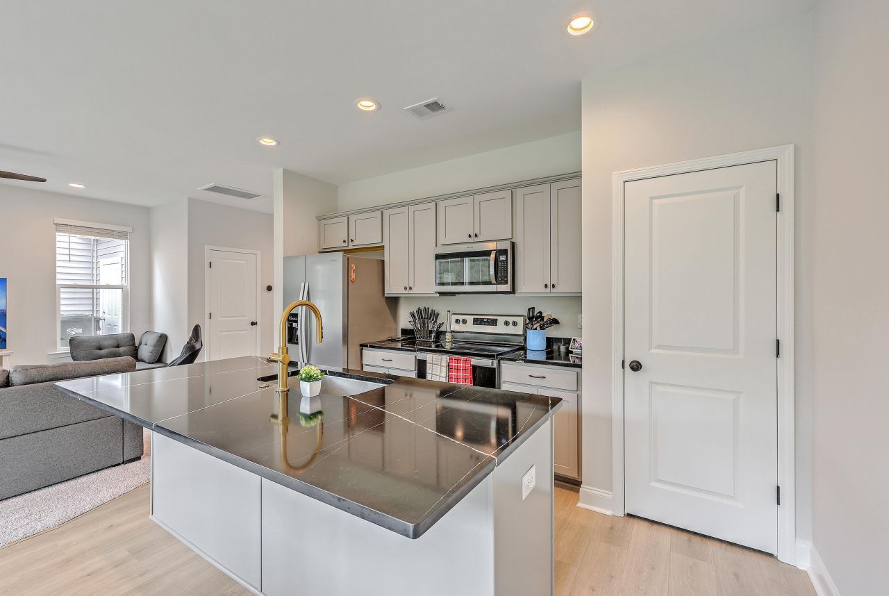 159 Hawthorne Landing Drive Photo 13