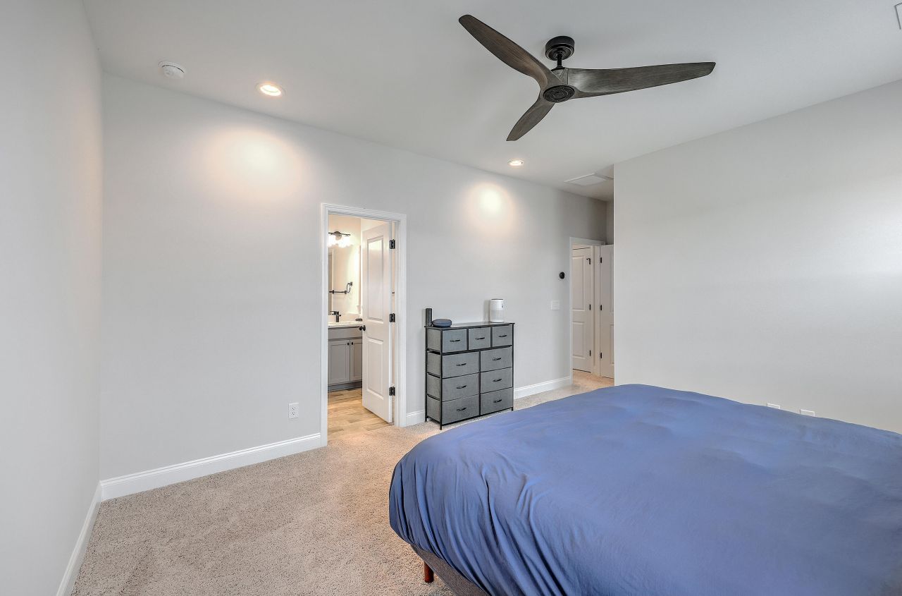 159 Hawthorne Landing Drive Photo 18