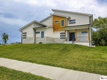 8215 N 166th Street, Bennington, NE 68007