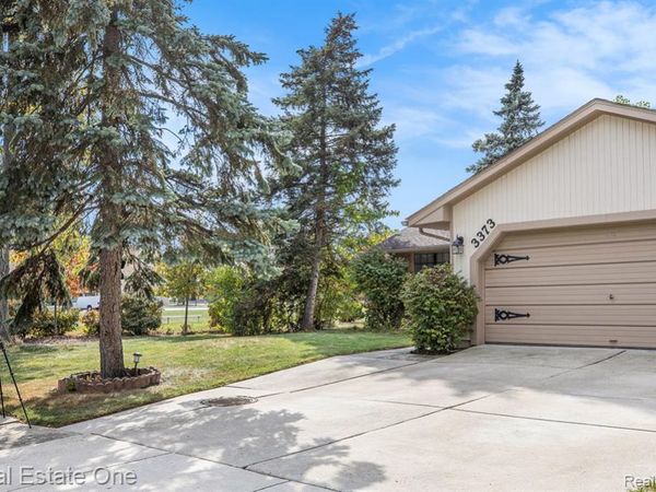 3373 Auburn Drive, Troy, MI 48083