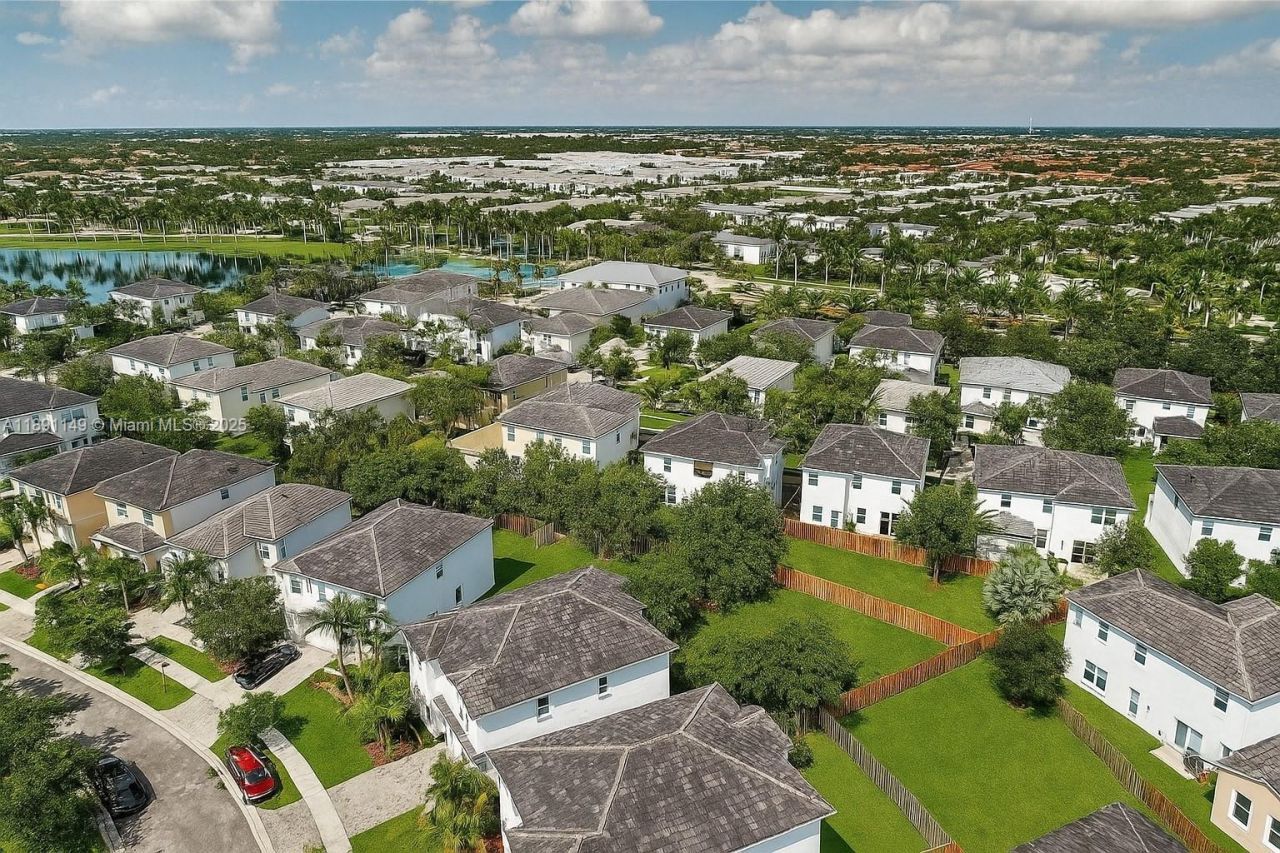 204 NE 32nd Ter, Homestead, FL 33033 Photo